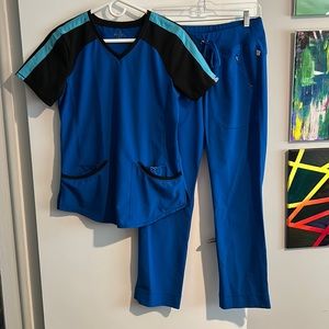 Cherokee infinity scrub set